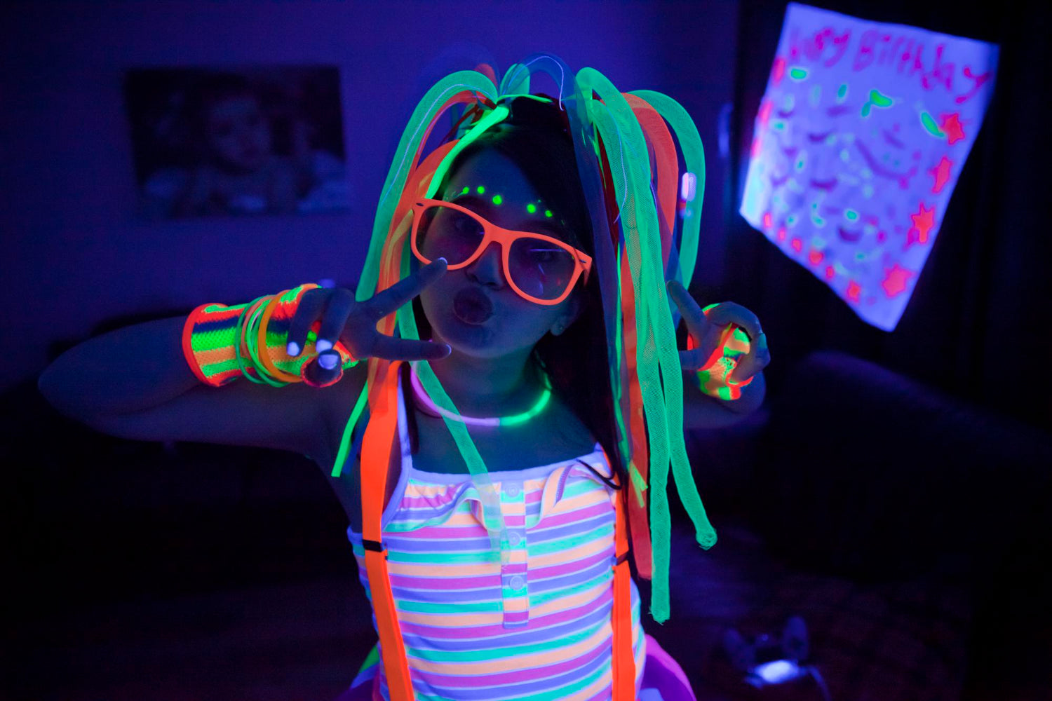 UV Wonders: Transforming Kids' Parties with Glowing Decor!