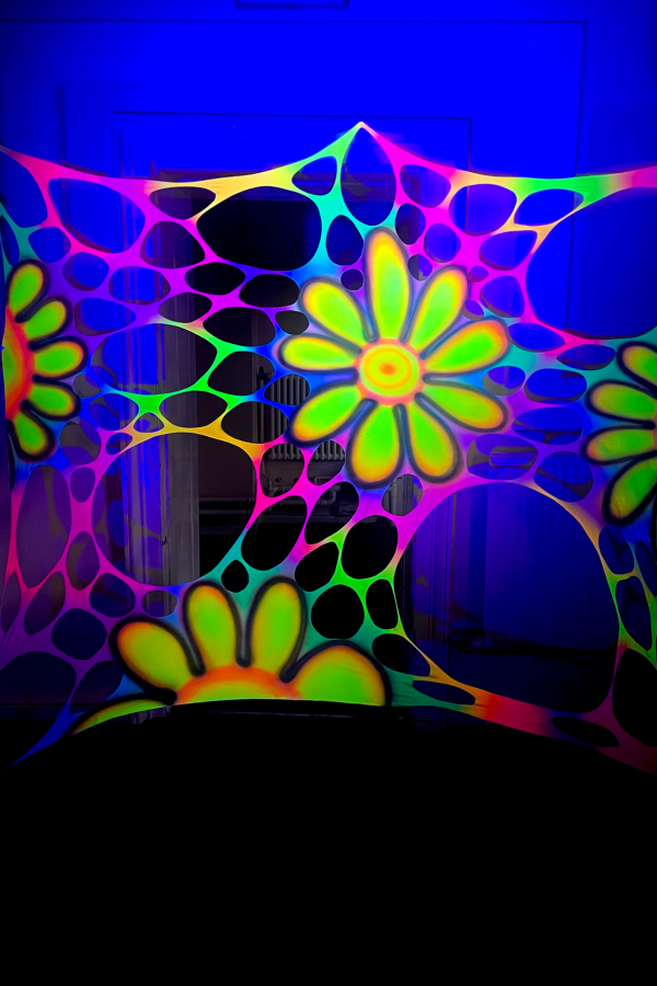 UV-Reactive Trippy Daisy Wall Hanging For Events & Festivals