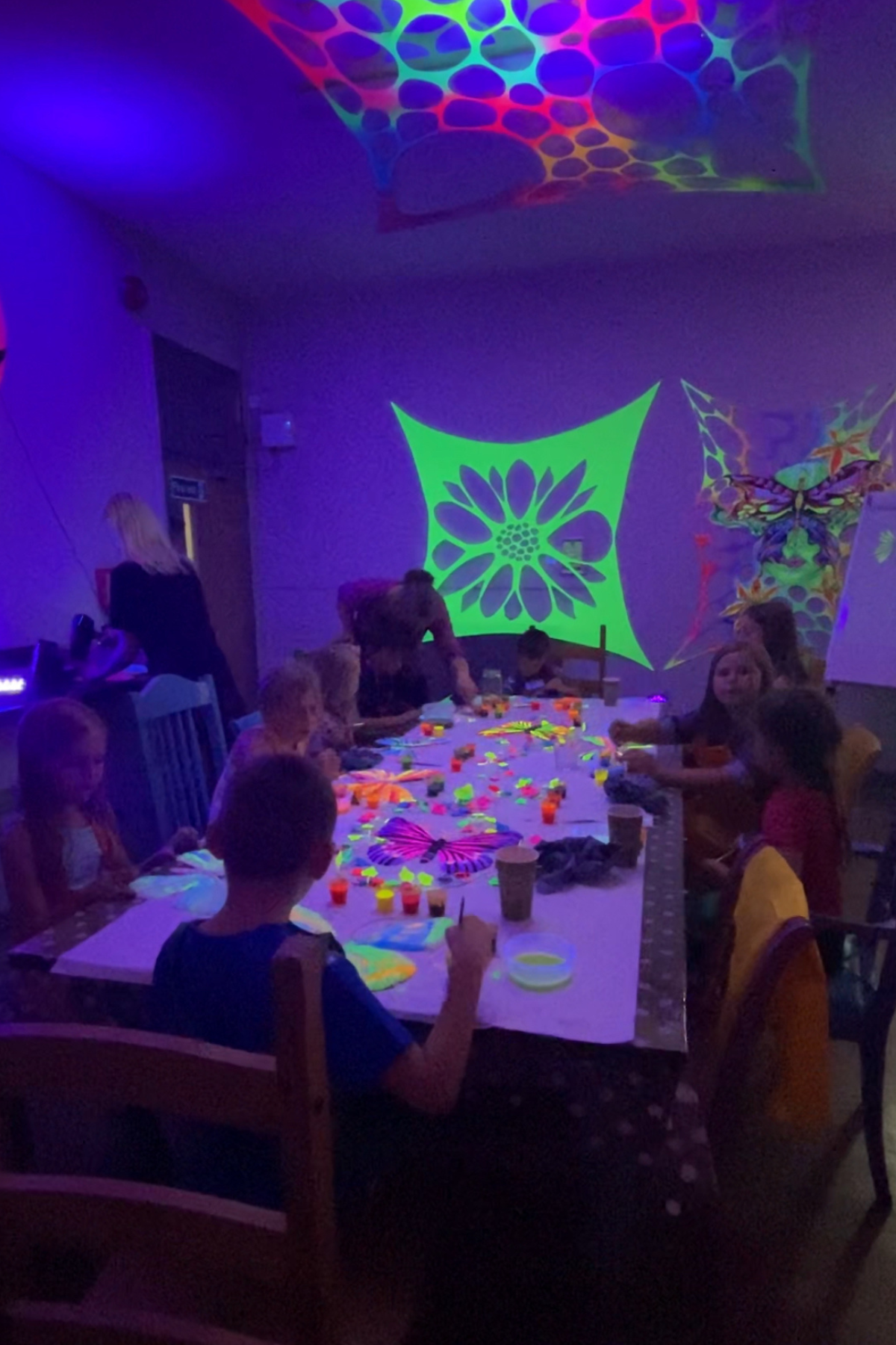 Glowing UV art sessions for event-goers
