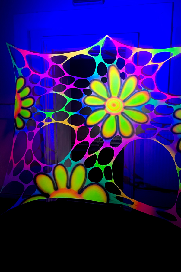 UV-Reactive Trippy Daisy Wall Hanging For Events & Festivals