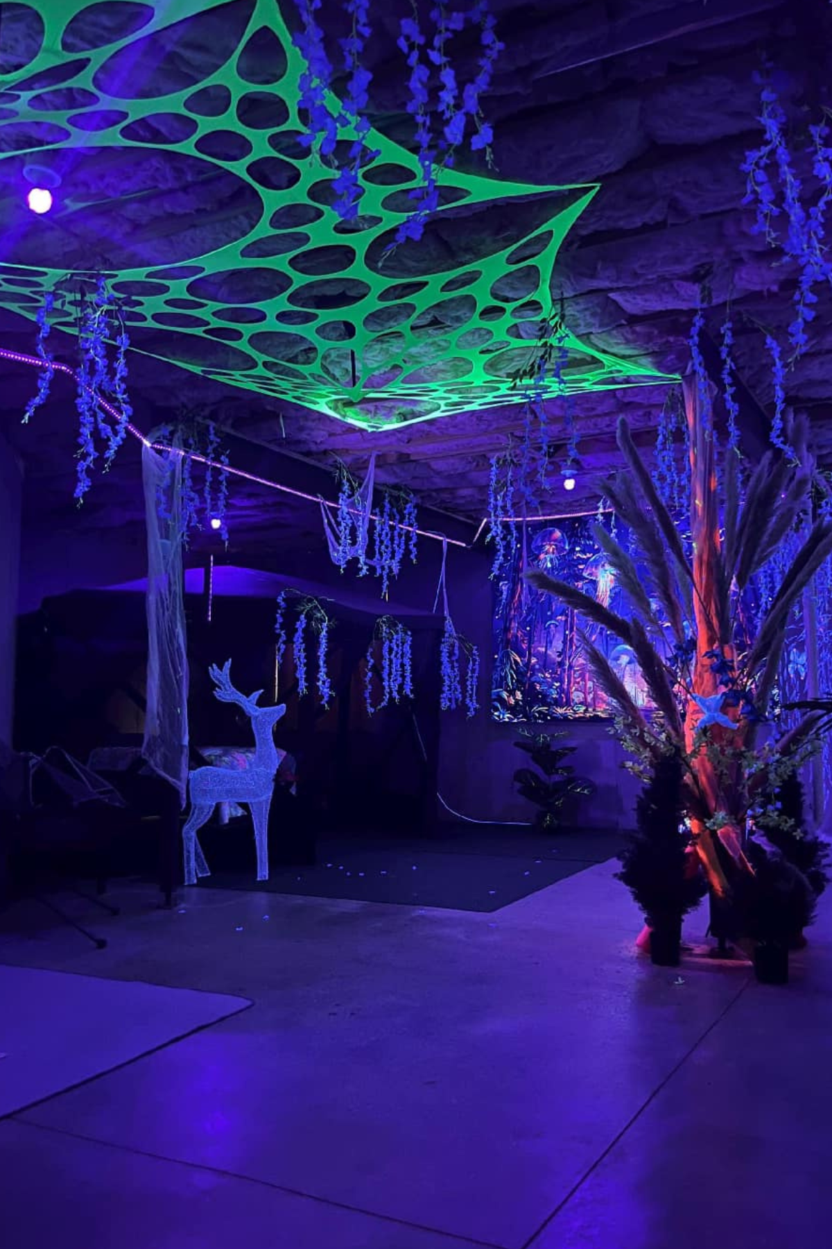 Easy to install spooky Halloween decorations glowing under UV light