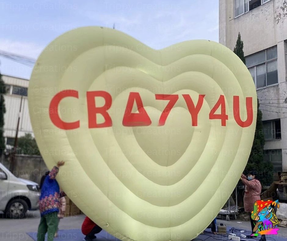Customizable inflatable love heart for weddings and Valentine’s Day