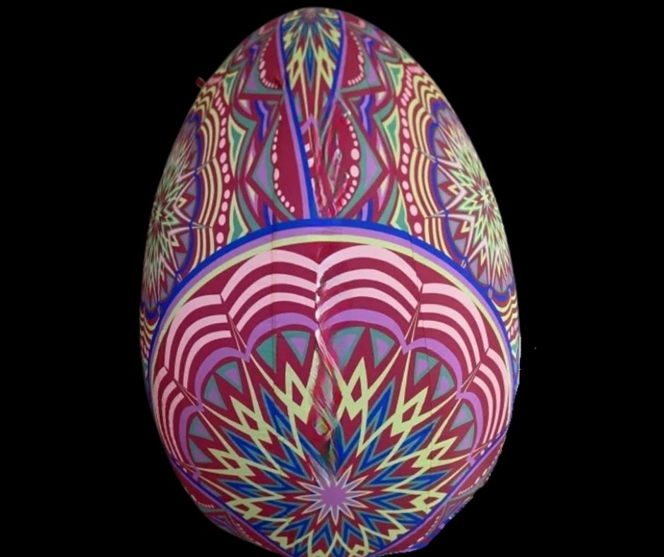 giant inflatable egg with dreamy design for festivals


