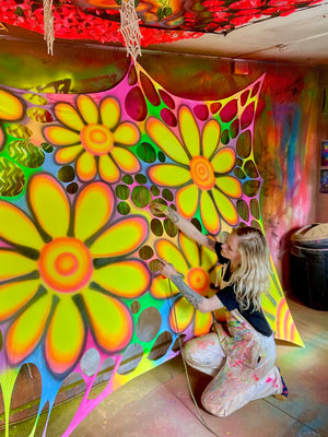UV-Reactive Trippy Daisy Wall Hanging For Events & Festivals