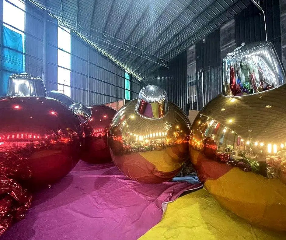 Pack of 6, 2m size Christmas inflatable baubles| Indoor and outdoor immersive event props